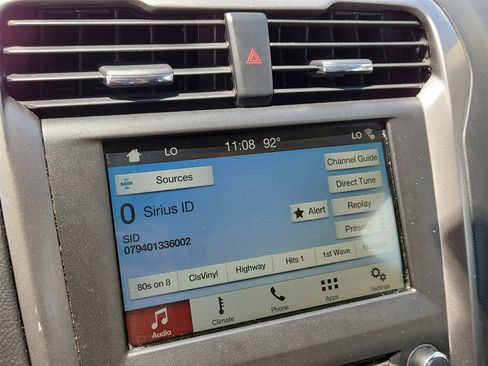 Used 2018 Ford Fusion SE w/ Fusion SE Technology Package image 18