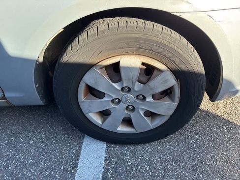 Used 2010 Hyundai Accent GS w/ Premium Pkg 3 image 5