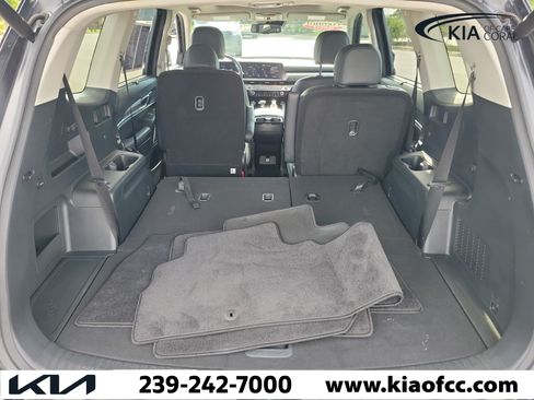Certified 2024 Kia Telluride EX w/ EX Captain's Chair Package FWD image 10