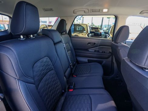 New 2025 Nissan Pathfinder SV image 18