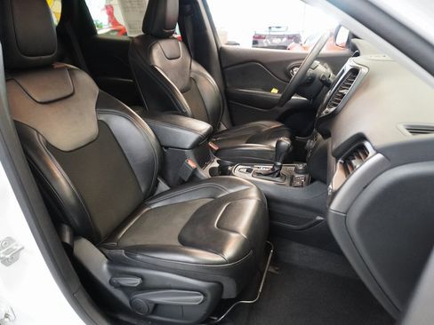 Used 2020 Jeep Cherokee Latitude Plus image 31