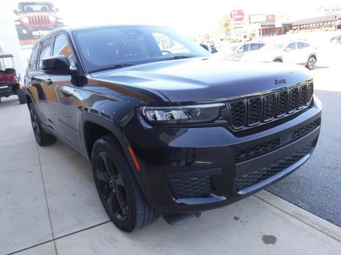 Used 2021 Jeep Grand Cherokee L Laredo image 7