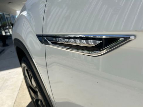 New 2026 Volkswagen Atlas Cross Sport SE FWD image 24
