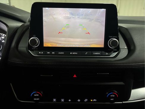 Used 2025 Nissan Rogue SV AWD/4WD image 10