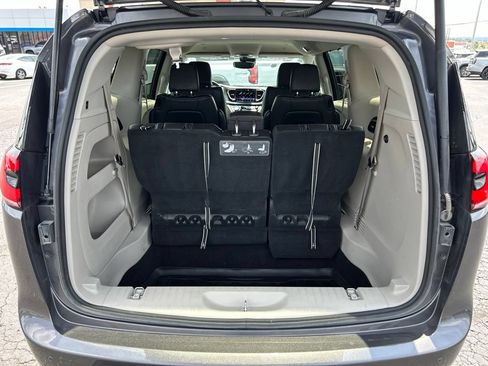 Used 2021 Chrysler Pacifica Touring-L w/ Premium & Safety Sphere Group FWD image 37