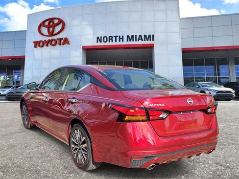 Used 2024 Nissan Altima 2.5 SV w/ SV Premium Package image 3