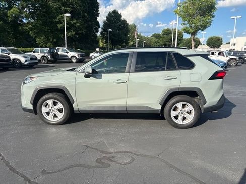 Used 2021 Toyota RAV4 XLE w/ Convenience Package FWD image 2
