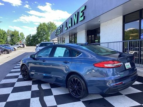 Used 2019 Ford Fusion SE FWD image 6