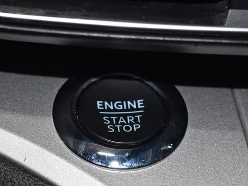 Used 2022 Ford Explorer XLT w/ Equipment Group 202A image 25