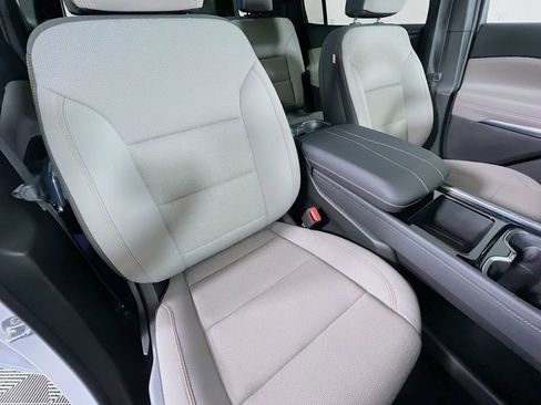 Used 2025 Chevrolet Traverse LT image 29