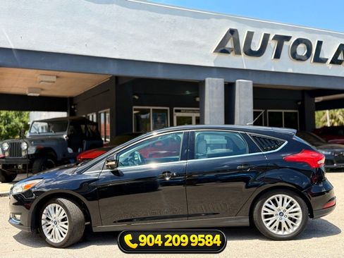 Used 2017 Ford Focus Titanium FWD image 4