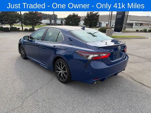 Used 2023 Toyota Camry SE FWD image 3