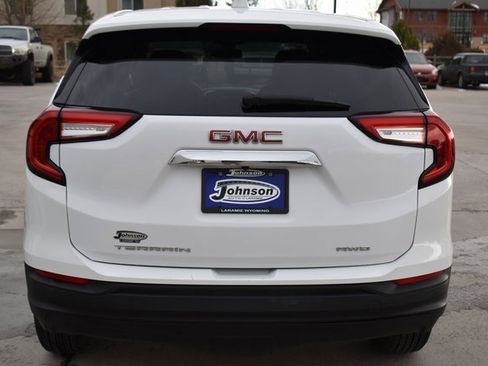 Used 2024 GMC Terrain SLE image 9