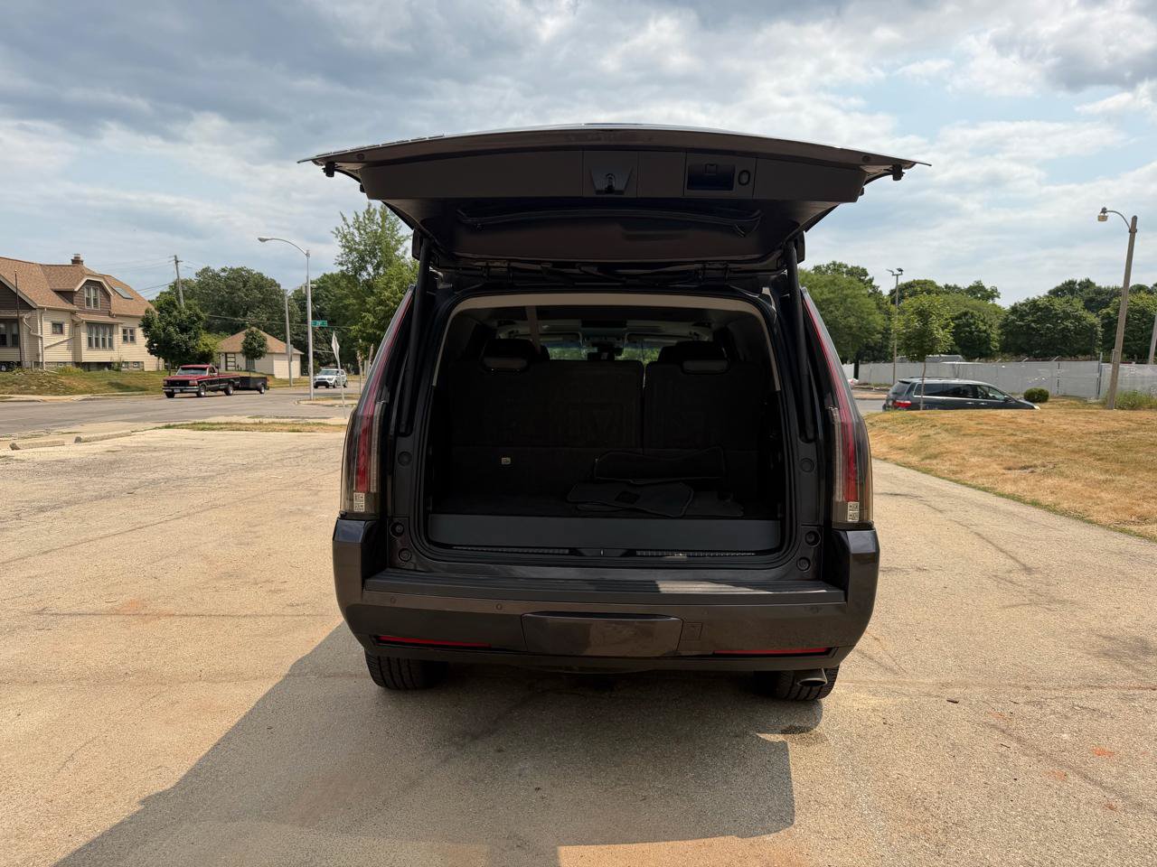 Used 2018 Cadillac Escalade Premium Luxury AWD/4WD image 8