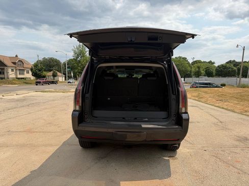 Used 2018 Cadillac Escalade Premium Luxury AWD/4WD image 8
