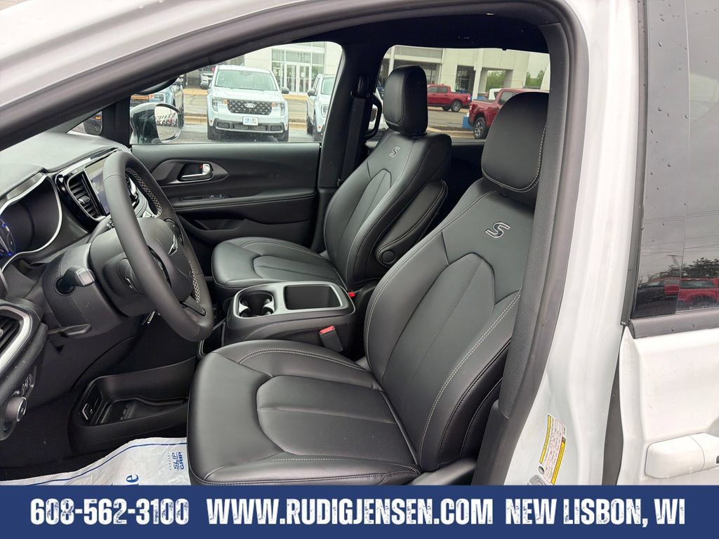New 2026 Chrysler Pacifica Select w/ S Appearance Package AWD/4WD image 9