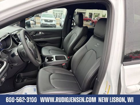 New 2026 Chrysler Pacifica Select w/ S Appearance Package AWD/4WD image 9