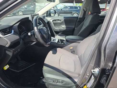 Used 2021 Toyota RAV4 XLE FWD image 7