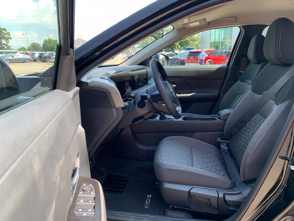 New 2027 Nissan Kicks SV w/ SV Premium Package FWD image 18