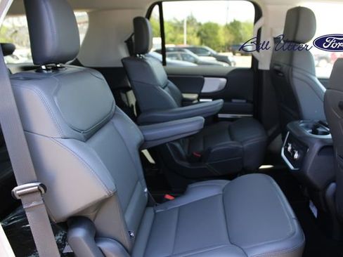 New 2026 Ford Expedition Active image 9