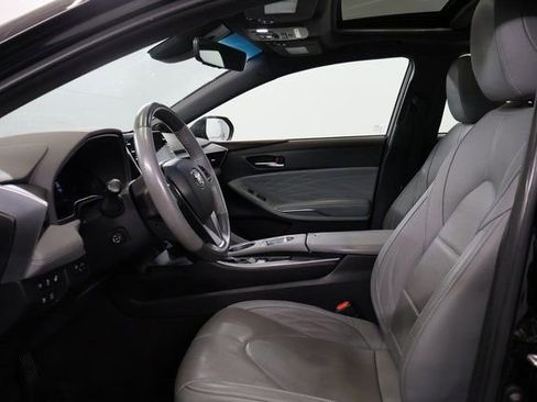 Used 2020 Toyota Avalon Limited image 10