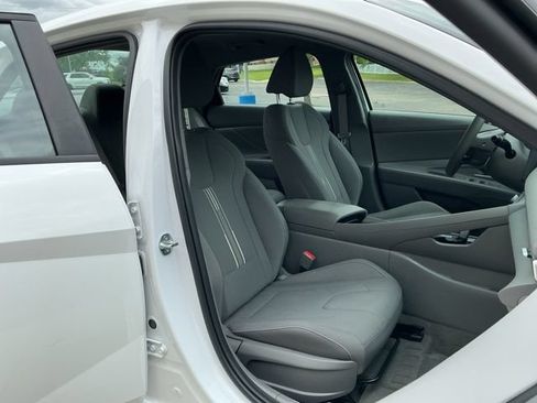 Certified 2024 Hyundai Elantra Blue FWD image 21