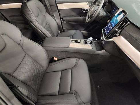 Used 2025 Volvo XC90 B5 Plus image 3