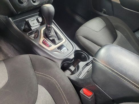 Used 2018 Jeep Cherokee Latitude FWD image 26