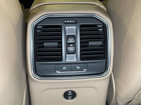 Certified 2020 Porsche Macan AWD/4WD image 25