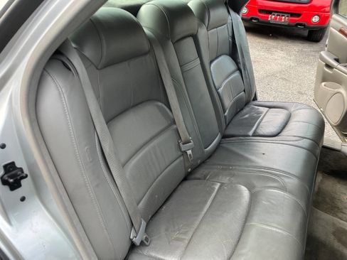 Used 2002 Cadillac De Ville DTS w/ Premium Equipment Pkg image 36