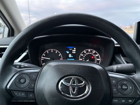 Used 2025 Toyota Corolla LE image 25