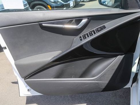 Certified 2025 Kia Niro EX FWD image 21