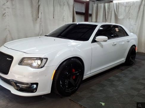 Used 2023 Chrysler 300 C image 1