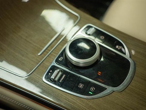 Used 2019 Mercedes-Benz GLC 300 4MATIC w/ Parking Assistance Package image 22