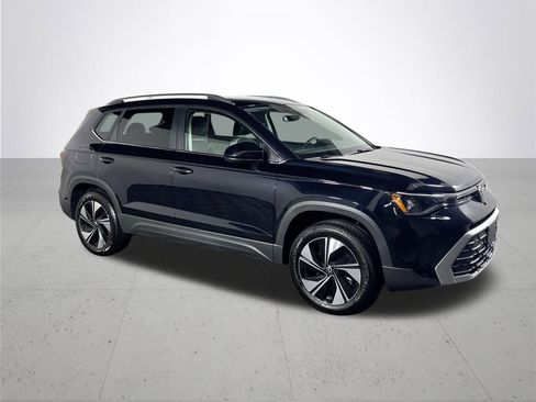 New 2025 Volkswagen Taos SE image 4
