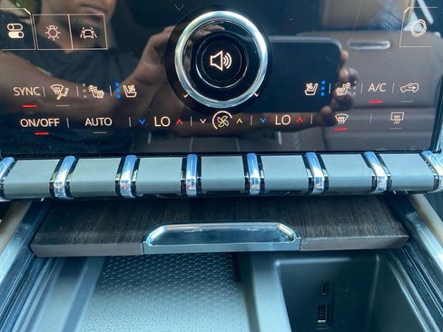 New 2026 GMC Acadia Denali Ultimate AWD/4WD image 18