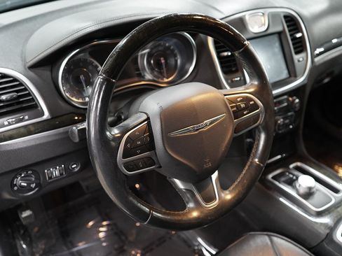 Used 2017 Chrysler 300 C RWD image 11