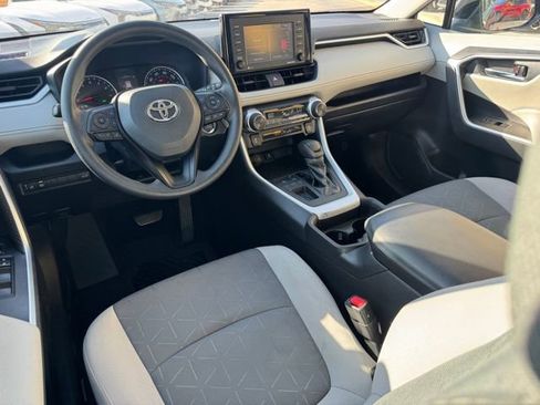 Used 2021 Toyota RAV4 XLE w/ Convenience Package image 16