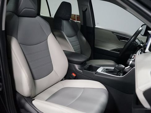 Certified 2025 Toyota RAV4 XLE Premium AWD/4WD image 28