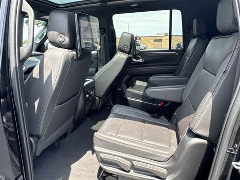 Used 2023 Chevrolet Suburban High Country w/ Advanced Technology Package AWD/4WD image 25