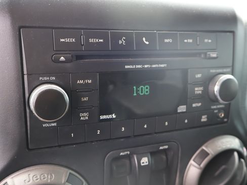 Used 2018 Jeep Wrangler Sport AWD/4WD image 21