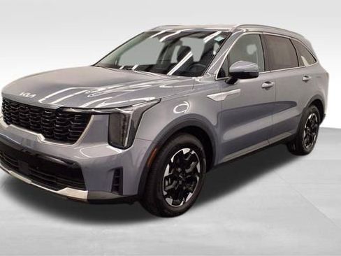 Used 2024 Kia Sorento S image 3