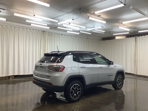 Used 2025 Jeep Compass Trailhawk AWD/4WD image 5