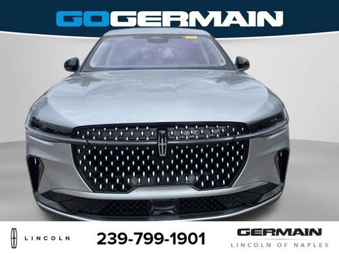 Used 2025 Lincoln Nautilus Premier AWD/4WD image 8