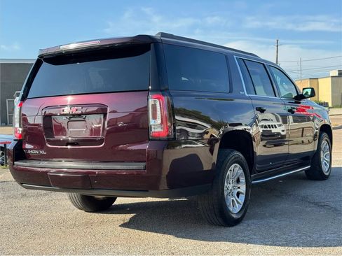 Used 2017 GMC Yukon XL SLT AWD/4WD image 7