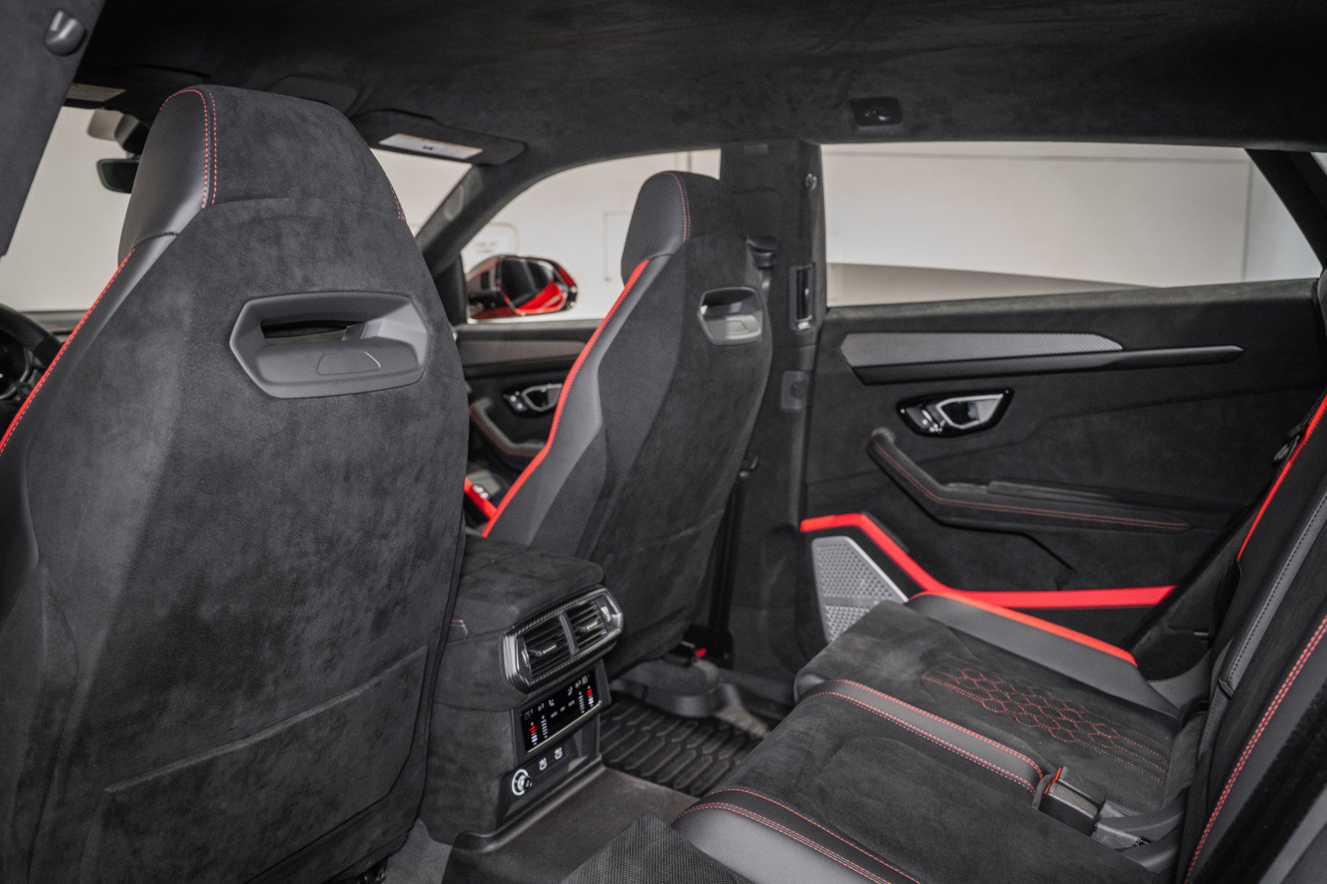 Used 2024 Lamborghini Urus Performante AWD/4WD image 20