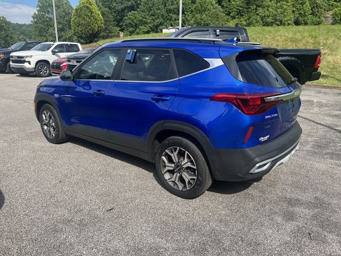 Used 2023 Kia Seltos EX AWD/4WD image 5