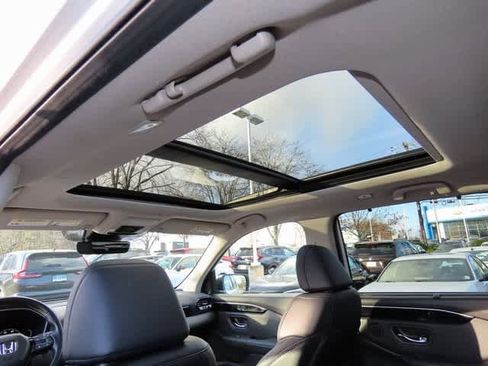 Certified 2023 Honda Pilot Touring image 18