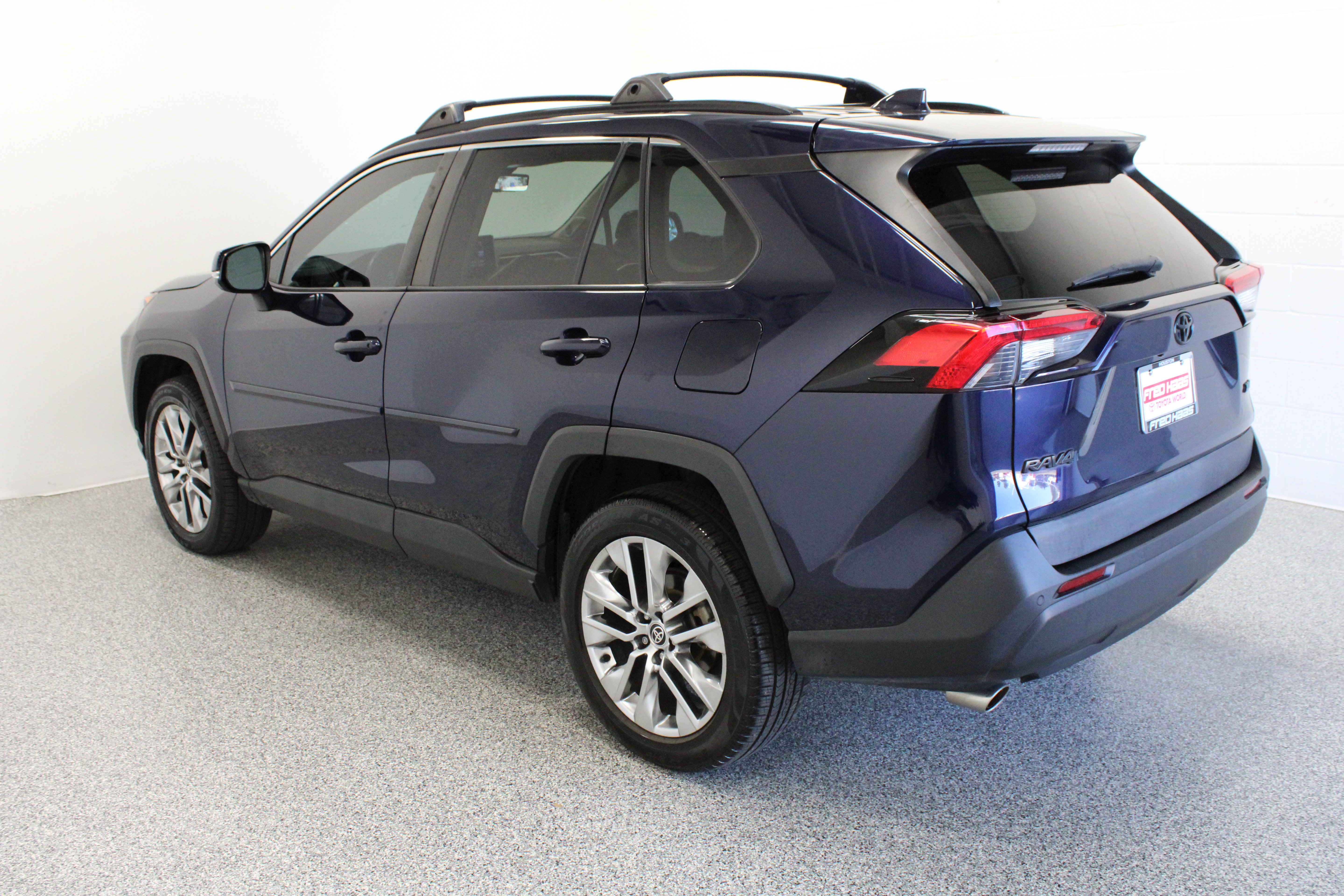 Used 2021 Toyota RAV4 XLE Premium FWD image 9