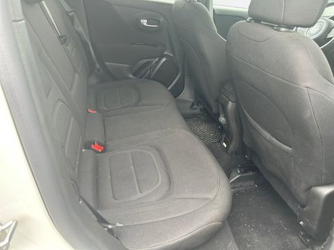 Certified 2021 Jeep Renegade Latitude w/ Convenience Group AWD/4WD image 29